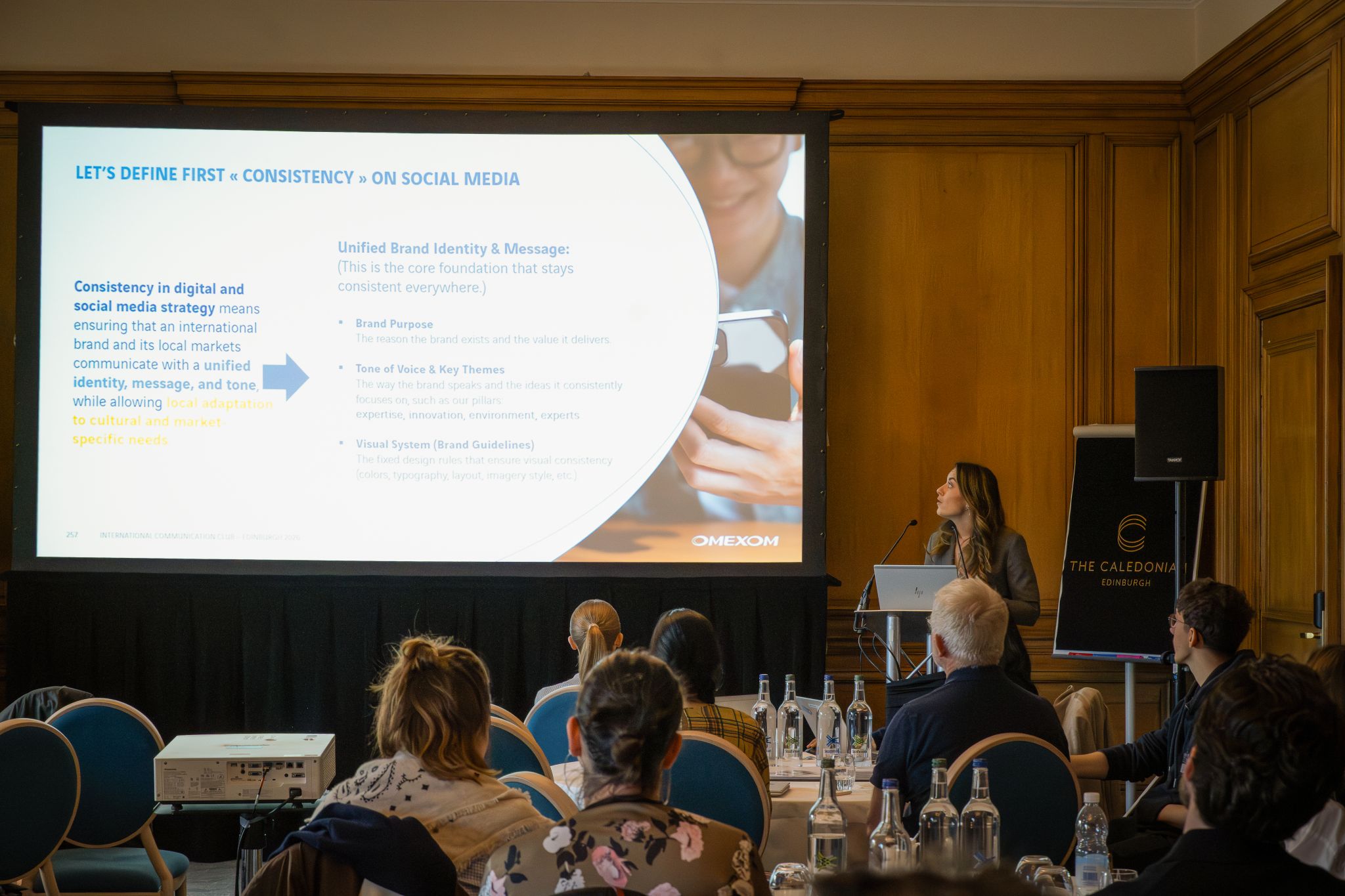 Lorédana Ludot delivering an international social media strategy training session in Edinburgh