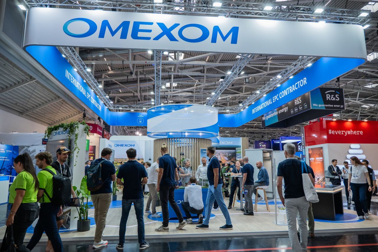 Omexom exhibition stand welcoming visitors at Intersolar Europe in Munich